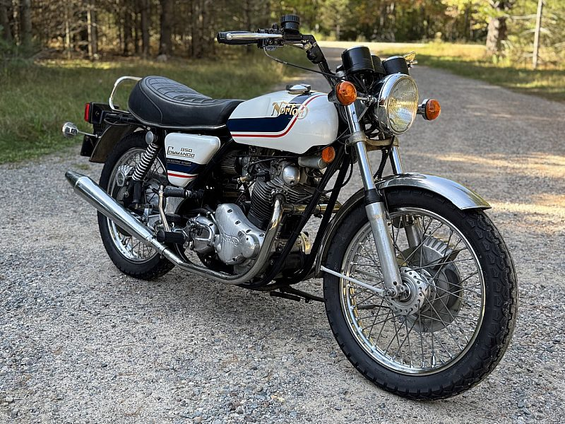 1975 Norton Commando 850