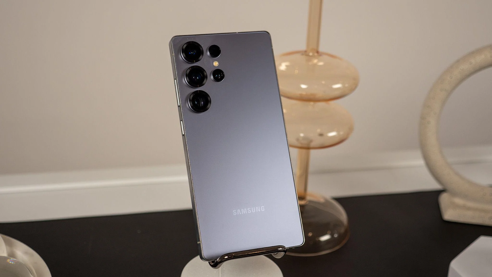 S26 vs Razr मुकाबला