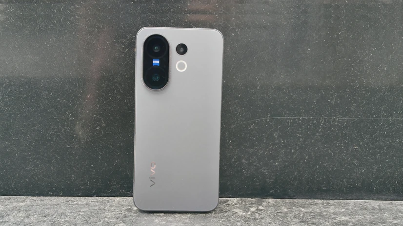 Compact Phones लॉन्च