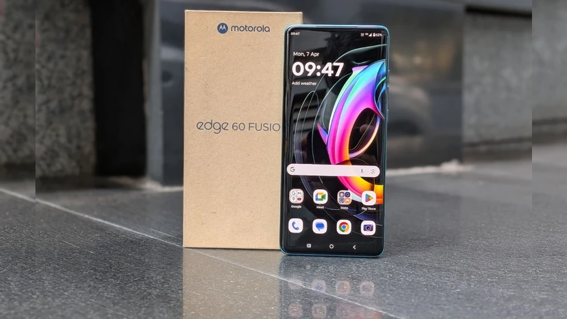 Edge 60 Fusion सेल